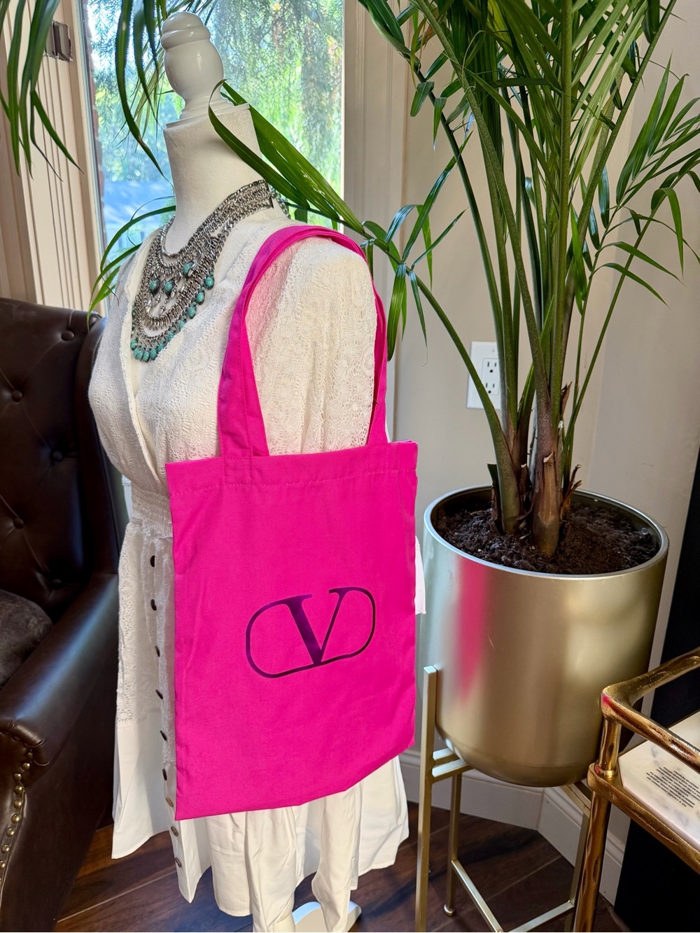 Authentic VIP Valentino Hot Pink V Logo Canvas Tote Bag Handbag Travel New